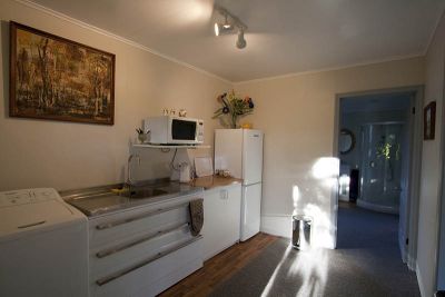 Kitchen & Laundry